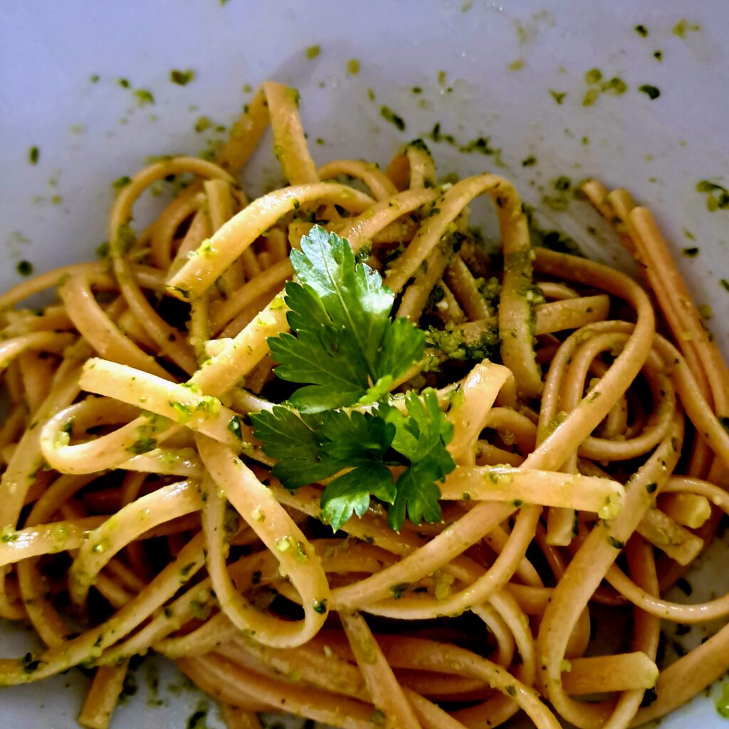 Petersilien-Pesto mit dem Thermomix für deine Hormone